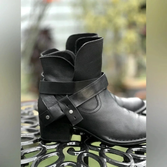 UGG — Elysian Black Leather Boot - Picture 2 of 6